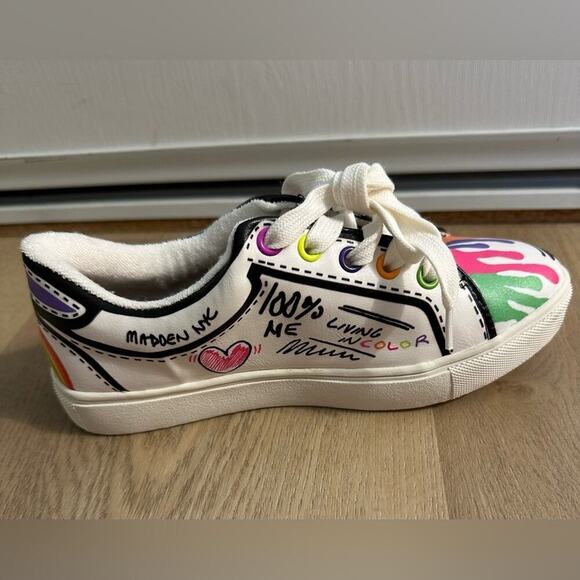 Kids Steve Madden Size 3 Graphic Sneakers - Picture 4 of 9